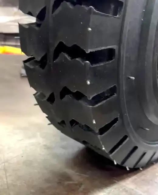 CUBIERTA maciza 700X12 AUTOELEVADOR Rodamarsa Tires