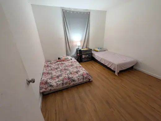 Rento un cuarto área 77072 bellaire