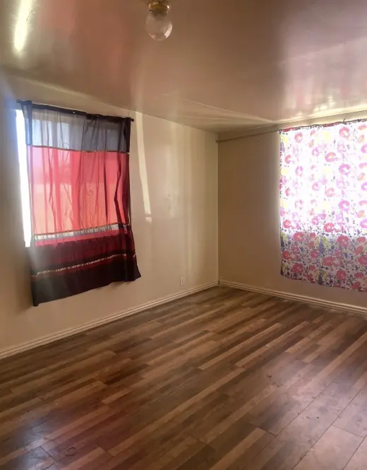 Cuarto grande de renta con baño