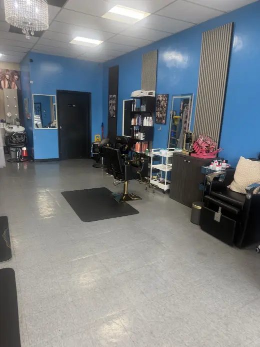 Espacio de Salón de Belleza Elegante en Renta