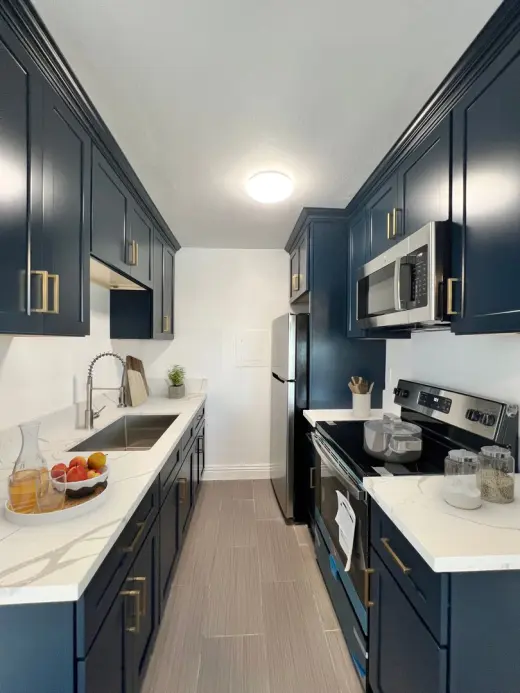 Affordable - Penthouse 1 Bed + 1 Bath with Stunning Hollywood Views!