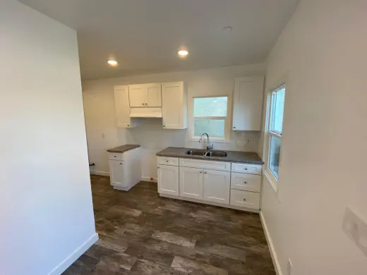 En  1309 1/2 e. 43rd. St. Califica para Low income.