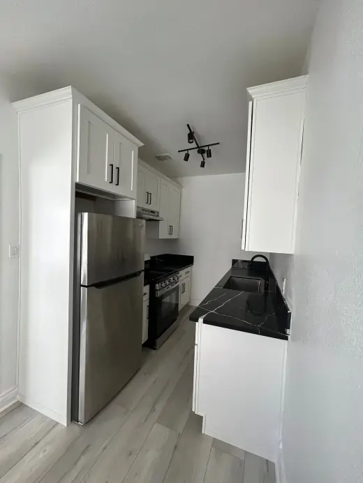 Modern Renovated Studio w/ SS Appliances – Prime Hollywood, Walk Score 94