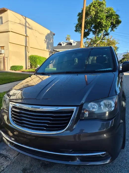 CRYSLER TOWN AND COUNTRY  S