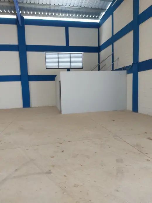 Arriendo 2 Naves de 900 m2 en Autopista De Las Américas