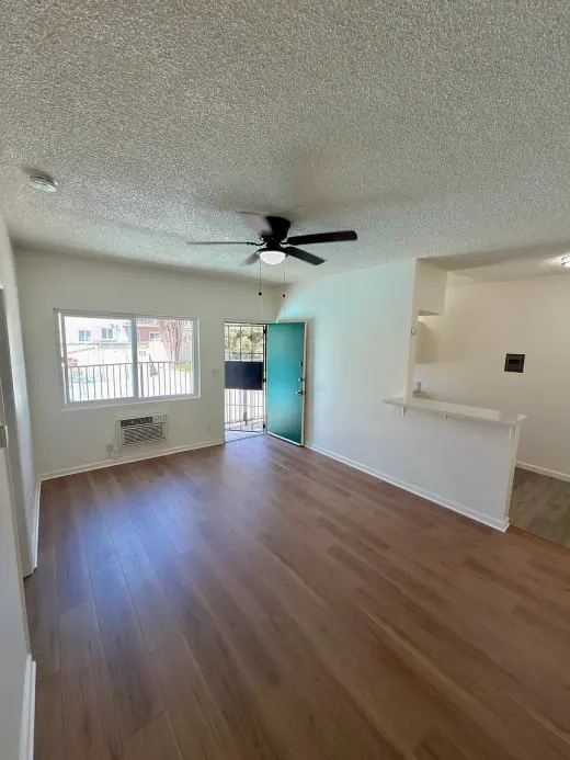 Glendale: 1 recámara, piscina y parking | $1,810/mes