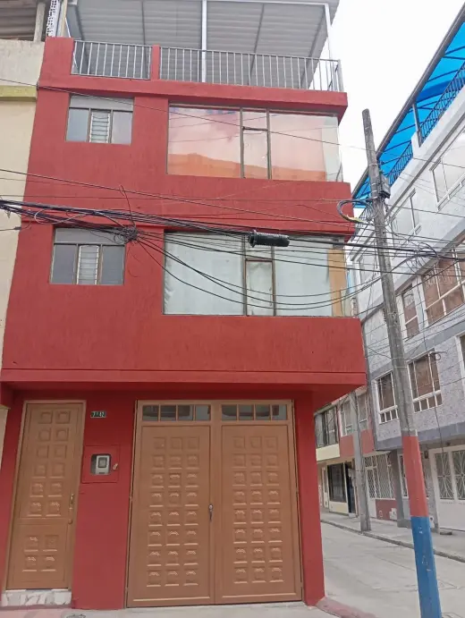 SE ARRIENDA BODEGA EN BOGOTA SENDEROS CASTILLA 40 MTS