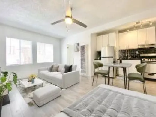MOVE - IN SPECIAL Fully Renovated Studio in Prime Los Angeles Location