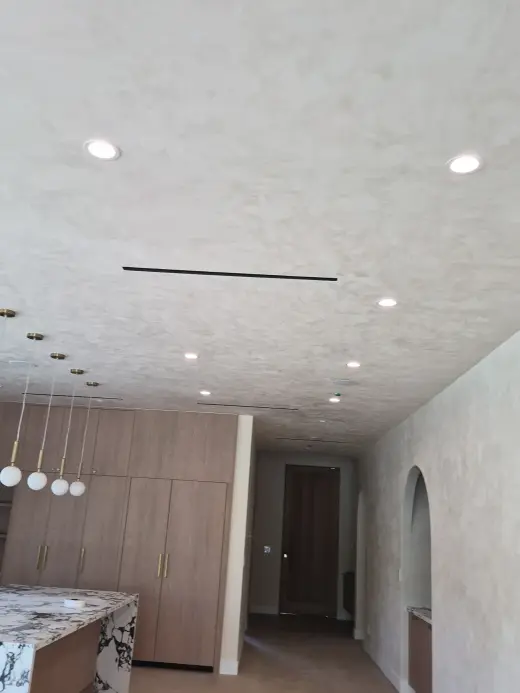Interior de Cocina Moderna con Iluminación Elegante