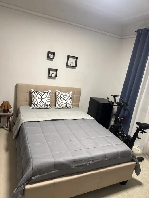 Habitación amplia y cómoda