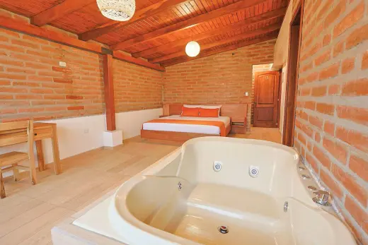 HOTEL QUITUS AIRPORT / 6 MIN DEL AEROPUERTO INTERNACIONAL MARISCAL SUCRE QUITO