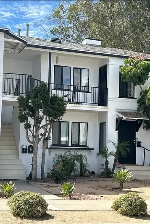 Beautiful upstairs apartment in the heart of Torrance