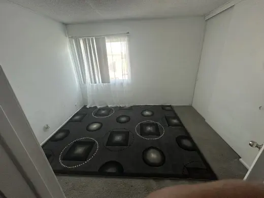 Se renta cuarto baño propio