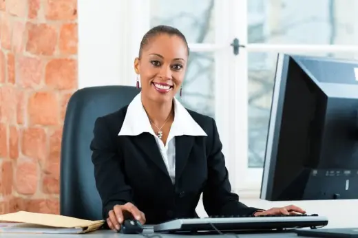 Contratando Asistente de Oficina