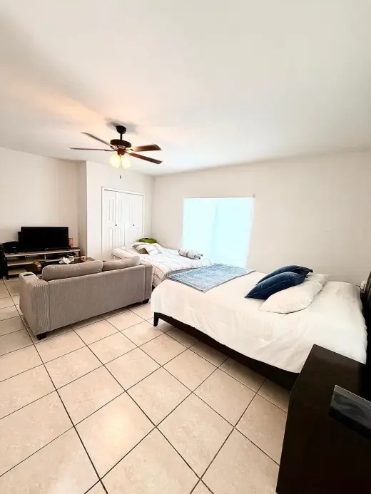 5bedroom 3bathrooms