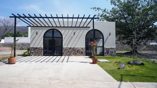 Casa Orquídea, 13 Cielos