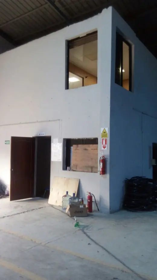 Alquilo Nave de 900 m2 próximo a Autopista de las Américas