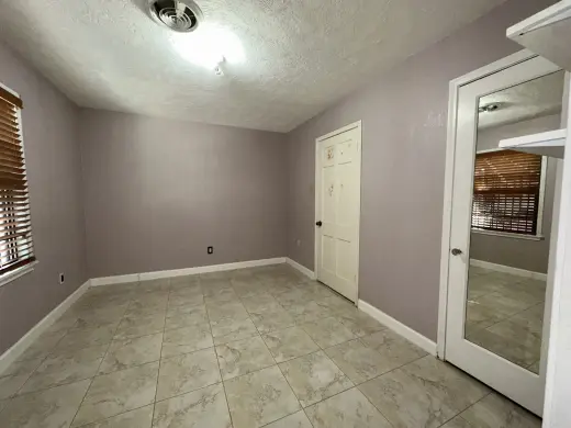 $750=AMPLIO CUARTO CON BAÑO INDEPENDIENTES DE CENTRICA CASA CERCA DE TODO