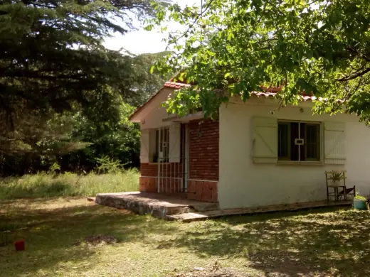 CHALET EN SIERRAS DE CÓRDOBA: SILENCIO, TERRENO, FRUTALES