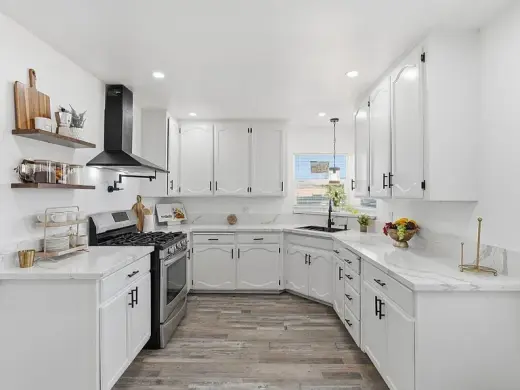 Bienvenido a 3413 N Millbrook Ave, un apartamento cuidadosamente remodelado
