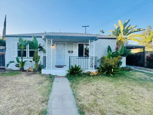 charming 2 bedroom Remodeled