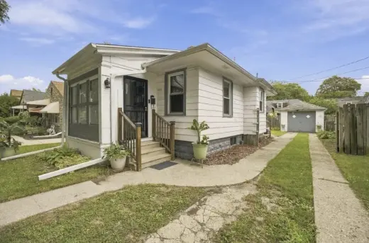 4044 N 40th STREET, Milwaukee, WI 53216