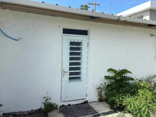 Apartamento de una habitacion  a solo 5 minutos a pie del colegio de mayaguez.