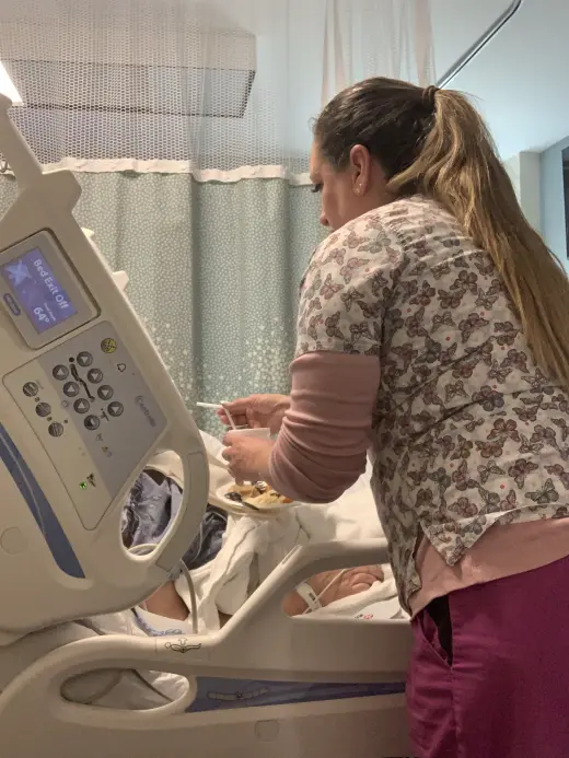 Cuidado de pacientes en el hogar.