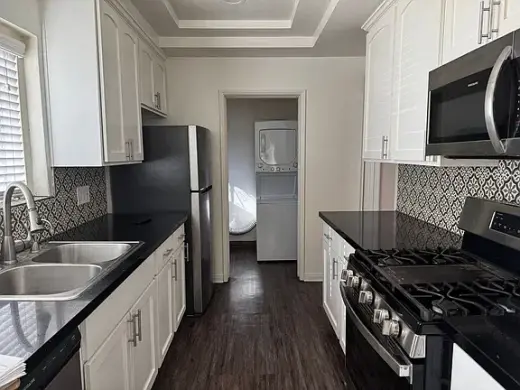 $500 off November and December rent Located in the heart of Los Angeles