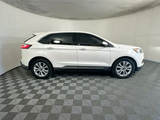 2019 Ford Edge Titanium - SUV FWD con motor 2.0L