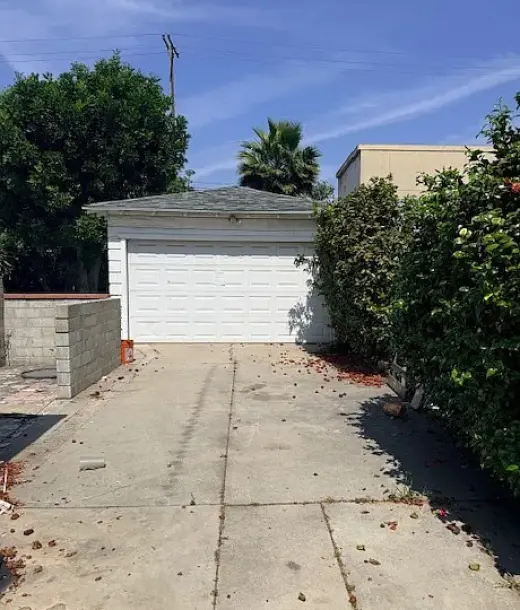 BEAUTIFUL BACK HOUSE FOR LEASE