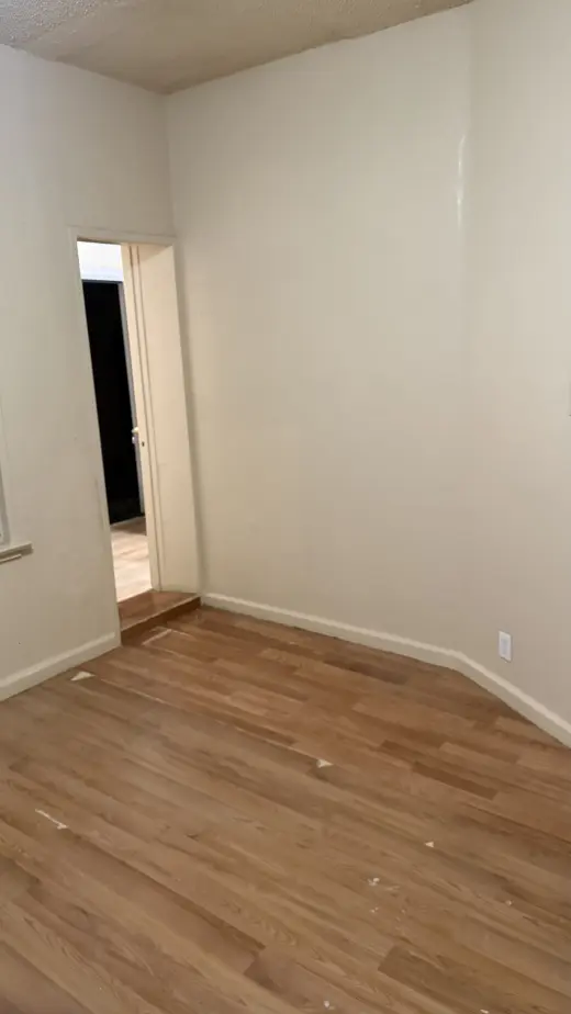 Cuarto son su propia entrada