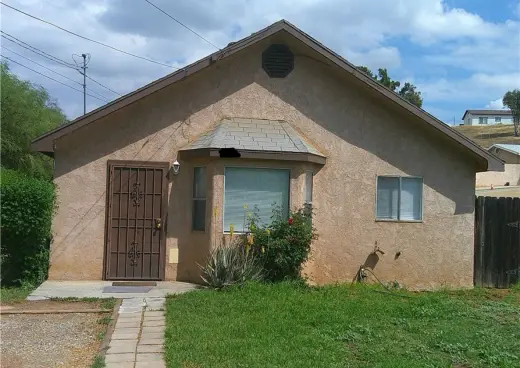 🏡 2 Bedroom / 1 Bathroom Home for Rent – Riverside, CA