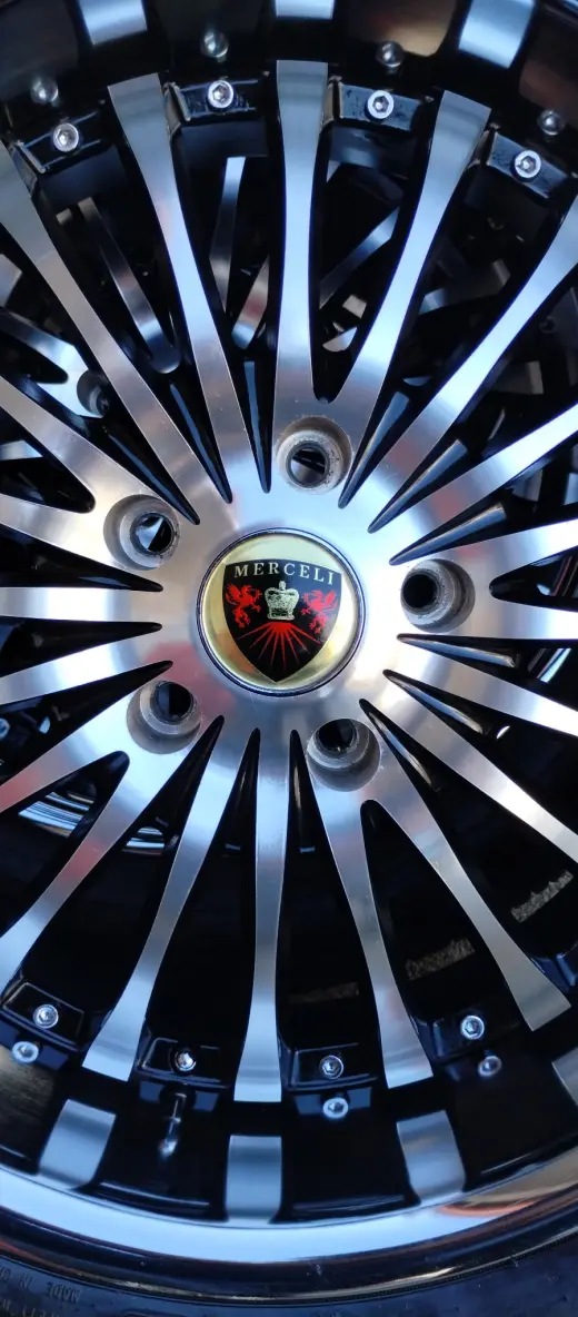 Rines Merceli M20 de 20 pulgadas con neumáticos Goodyear (5 birlos)