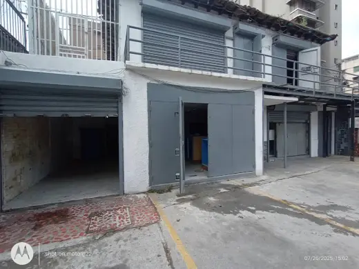 Casa Comercial en Plena Avenida José Antonio Páez El Paraíso