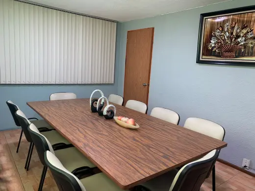 SALA DE JUNTAS LISTA PARA REUNIRSE