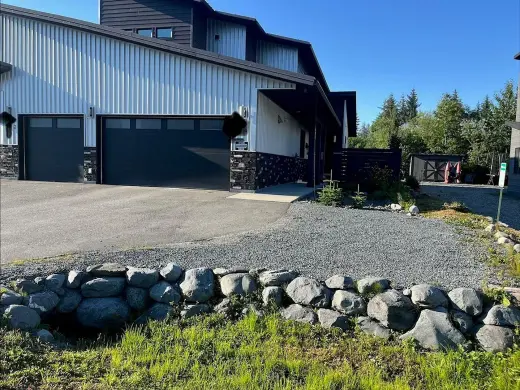 furnishede one-bedroom, one-bathroom apartment with stunning mountain views