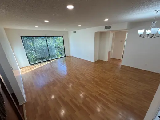 Glendale: 2 recámaras con balcón | $2,695/mes