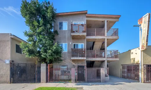 Apartamento de 4 recámaras y 2 baños en renta!