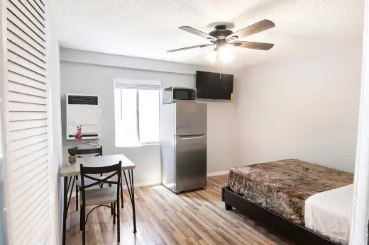Cuarto Amueblado en Fraser Ave $845 - Bano Compartido