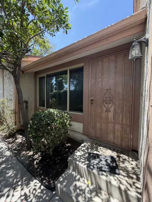 Townhouse 2 bed/ 2.5 bath