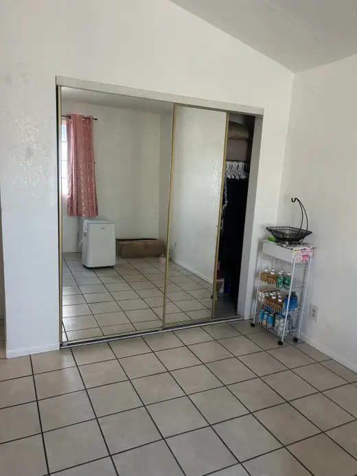 Habitación Espaciosa en Renta con Espacio de Closet
