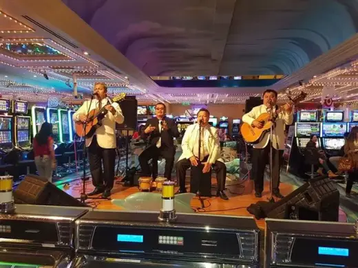 serenata con boleros de trio