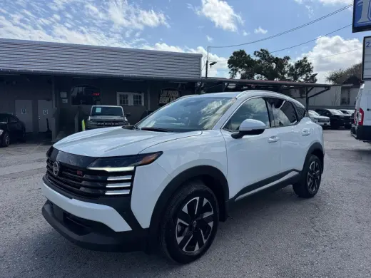 2025 Nissan Kicks SR