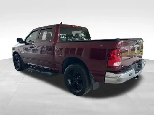Ram 1500 Classic 2019 4x2 Tradesman 4dr Crew Cab 5.5 ft. SB Pickup
