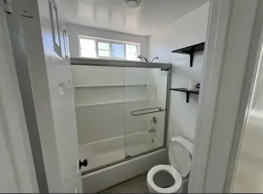 dos habitaciones y un baño