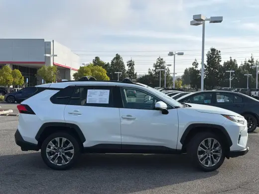 Toyota RAV4 2023 XLE Premium 4dr SUV