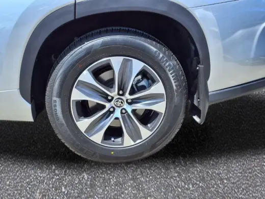 Toyota Highlander 2024 XLE 4dr SUV