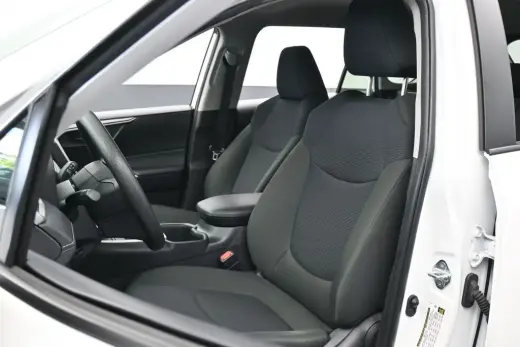Toyota RAV4 2025 LE 4dr SUV