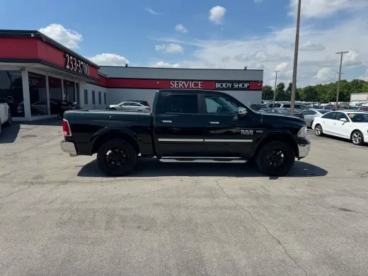 2017 RAM 1500 Laramie 4x4 Crew Cab 5'7" Box